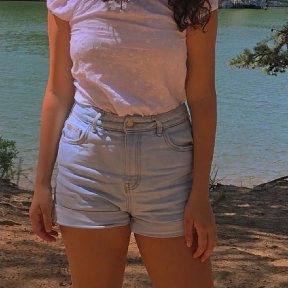 size 4 high waisted light wash denim shorts
